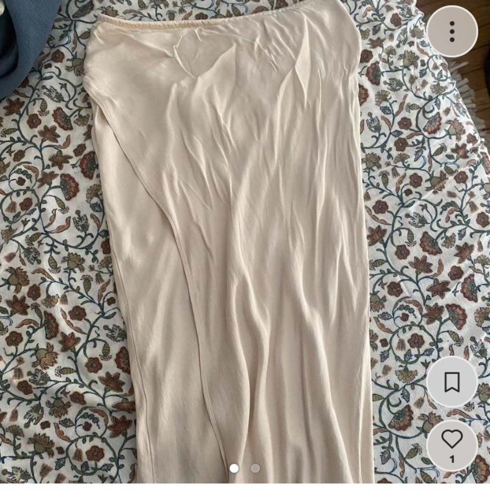Skirt satin